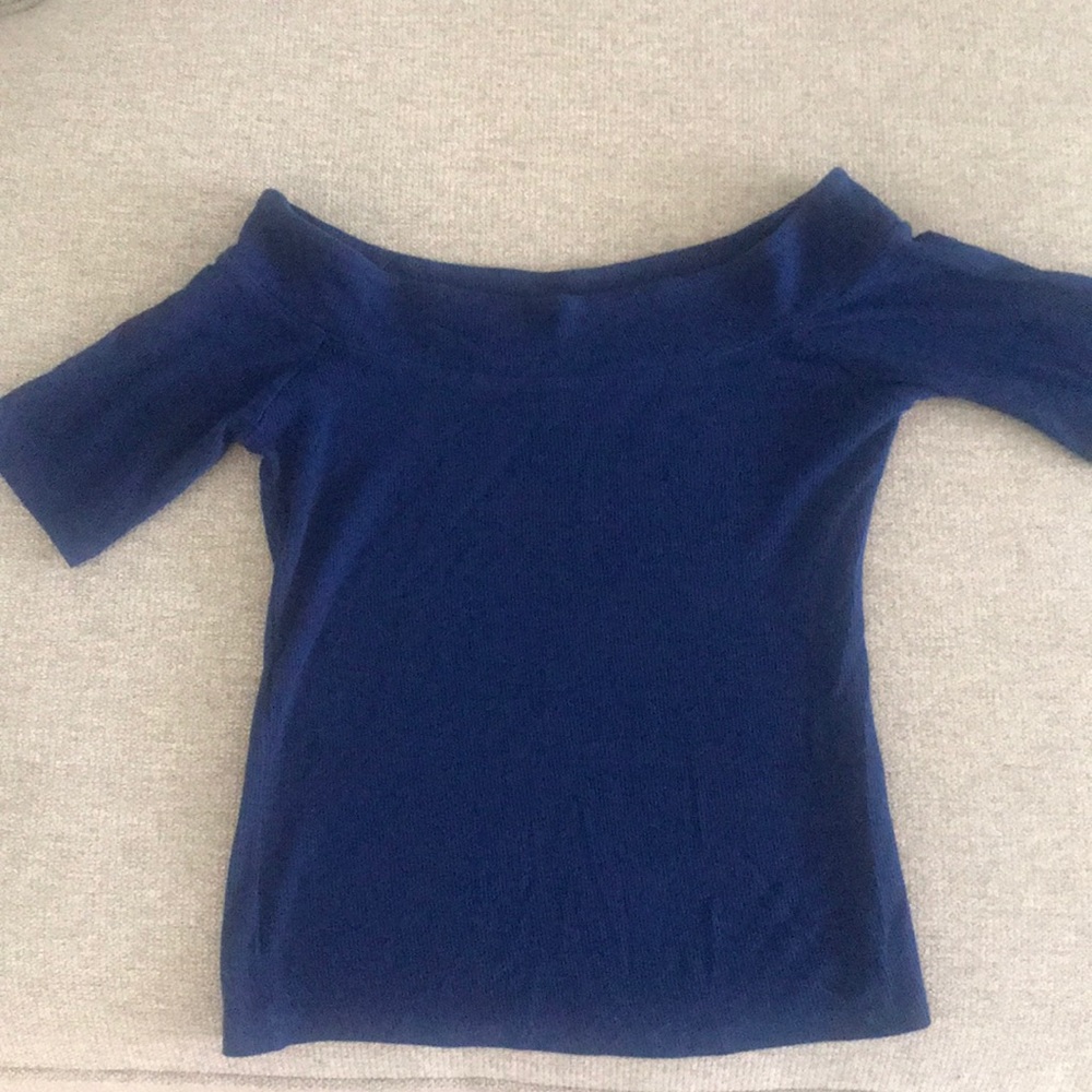 Off the shoulder shirt.  Fits more like a small